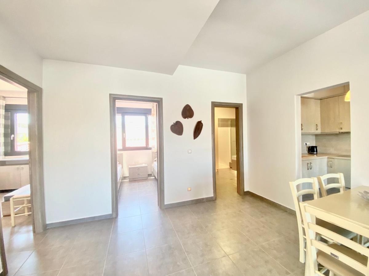 חניוטי Ellinfos Aparthotel מראה חיצוני תמונה