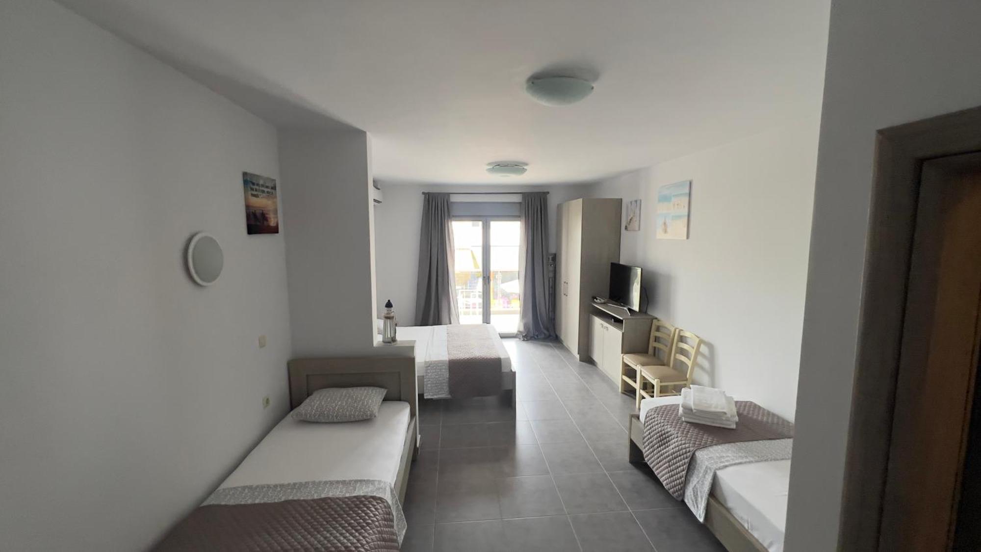 חניוטי Ellinfos Aparthotel מראה חיצוני תמונה